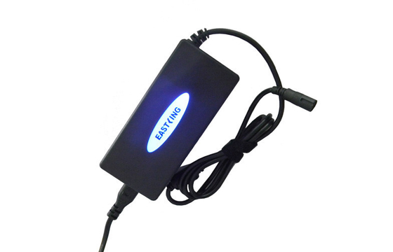 Anh / Mỹ 90W phổ Laptop Power Adapter Tự động 5V 2.1A USB Với LED