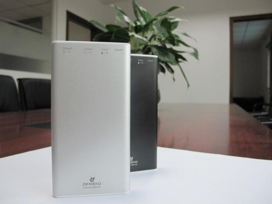 Đen trắng 5V Mobile Power Supply / 7000MAH di động Ngân hàng điện