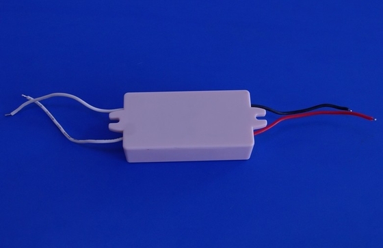 Trình điều khiển đèn led 24w hiệu suất cao 700ma Dòng điện liên tục Ac110v / 220v